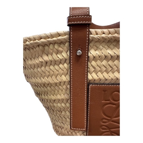 Loewe x Paula’s Ibiza Basket Bag in Palm Leaf with Leather Handles - Picture 14 of 16